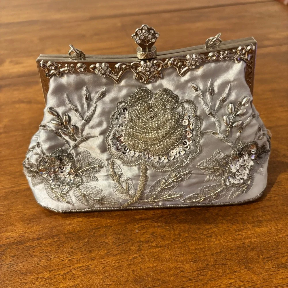 MG Collection Clutch Beaded Floral Satin OS Detachable Chain Silver Regencycore